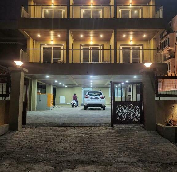 Отель Regal Panhala Residency