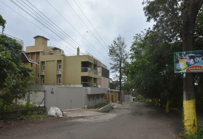 Отель Regal Panhala Residency