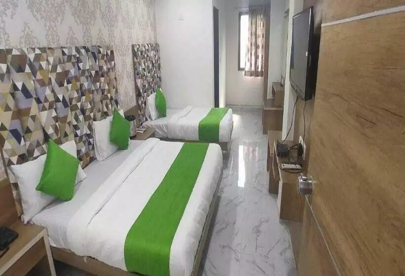 ホテル Spot On 92880  Radhika Guest House