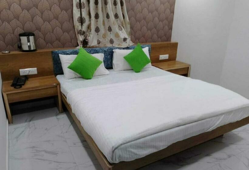 酒店 Spot On 92880  Radhika Guest House