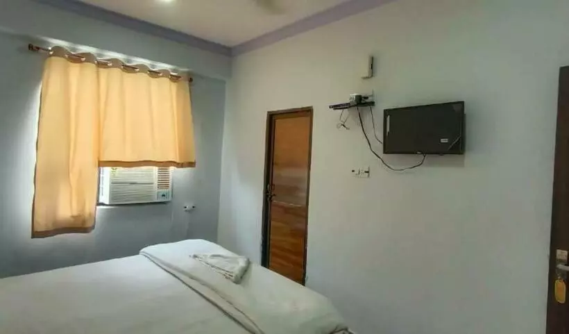 Hotelli The Peepal Residency By Wb Inn