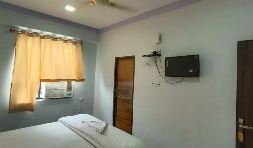 Hotelli The Peepal Residency By Wb Inn