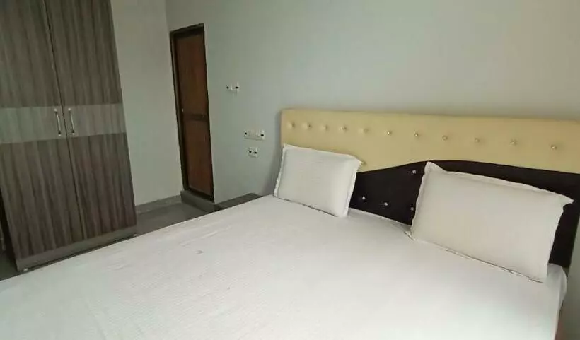 Hotelli The Peepal Residency By Wb Inn