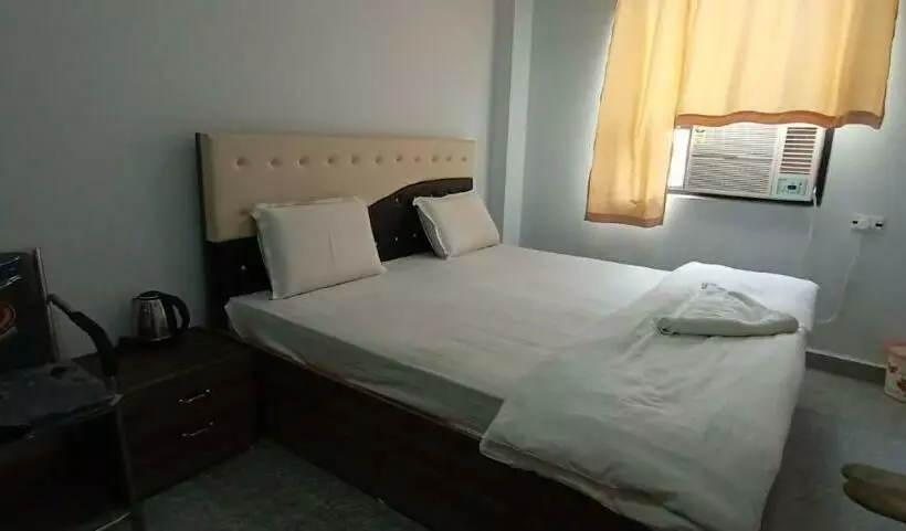Hotelli The Peepal Residency By Wb Inn