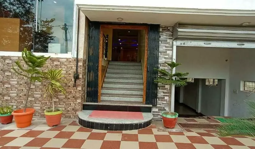 Hotelli The Peepal Residency By Wb Inn