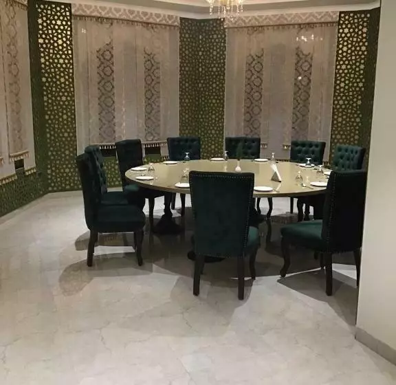 ホテル Indralok Palace  & Resort