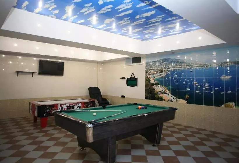 호텔 Erunin S Group, Tolstogo 77