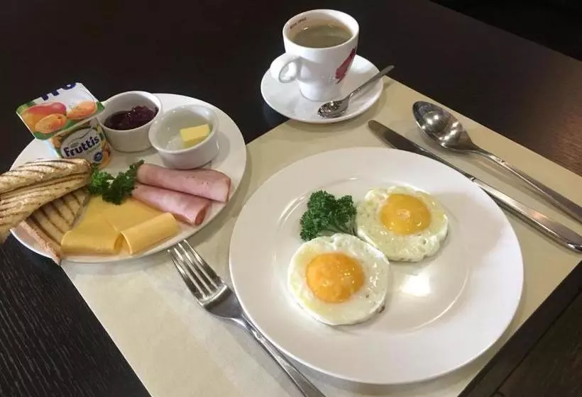 호텔 Erunin S Group, Tolstogo 77