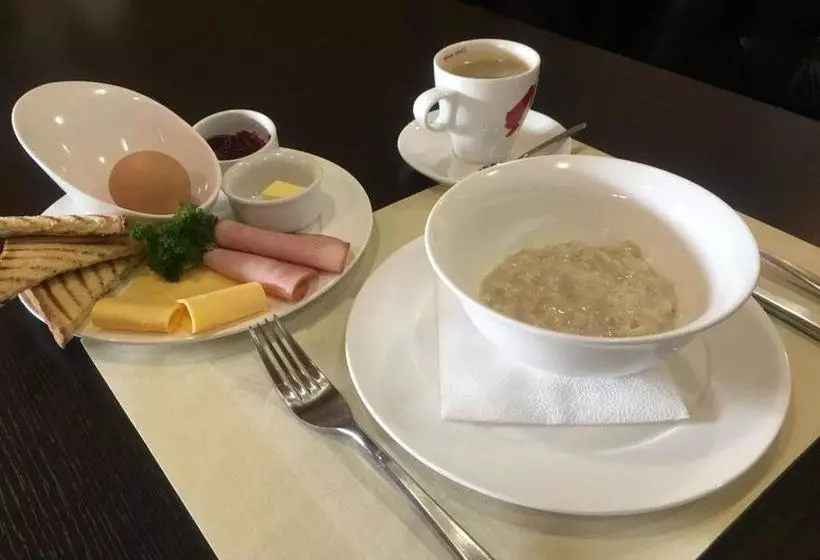 호텔 Erunin S Group, Tolstogo 77