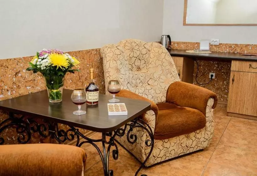 호텔 Erunin S Group, Tolstogo 77