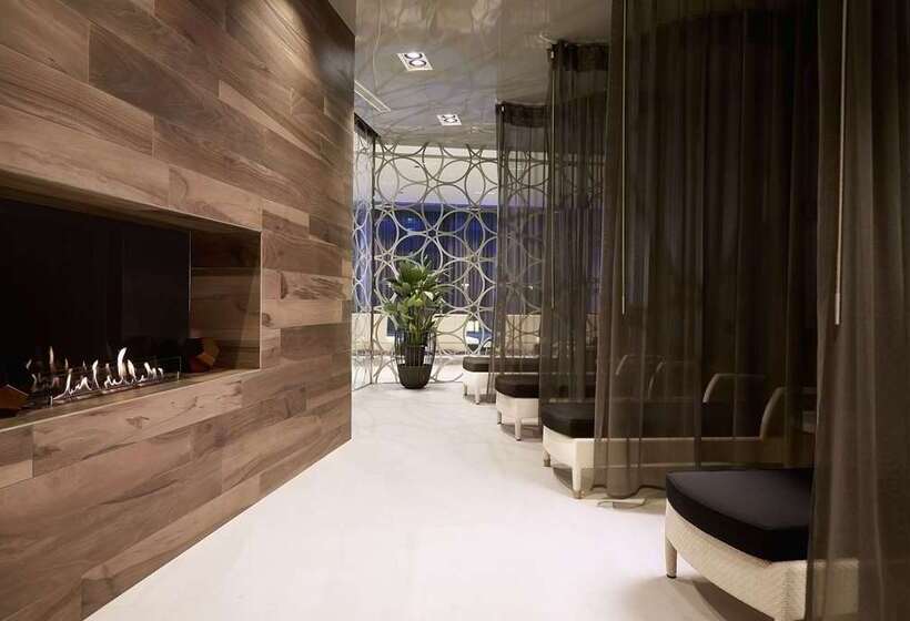 Отель Hilton Tallinn Park