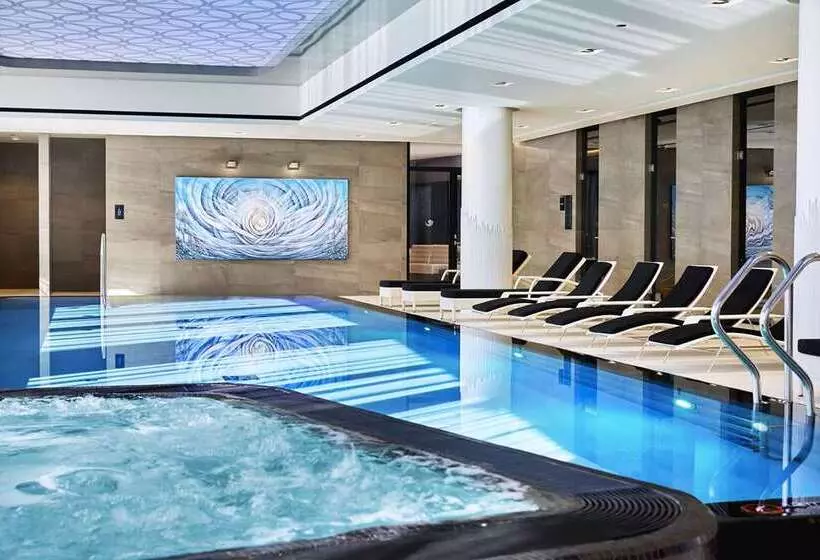 هتل Hilton Tallinn Park