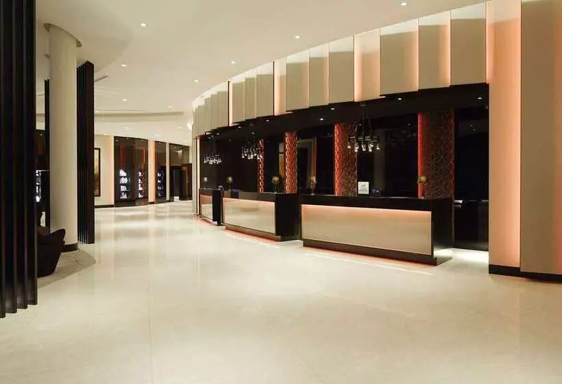 هتل Hilton Tallinn Park