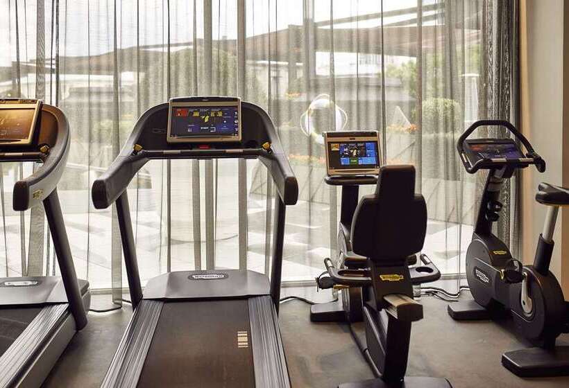 Отель Hilton Tallinn Park