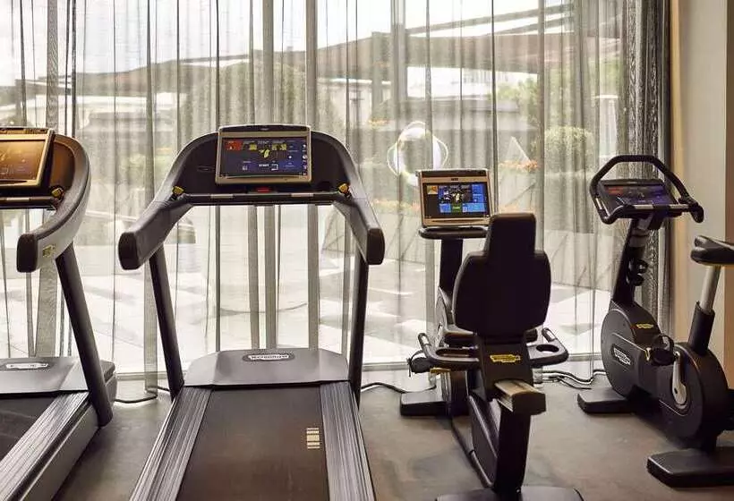 هتل Hilton Tallinn Park