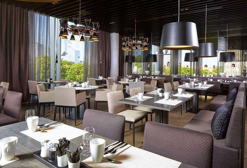 Отель Hilton Tallinn Park