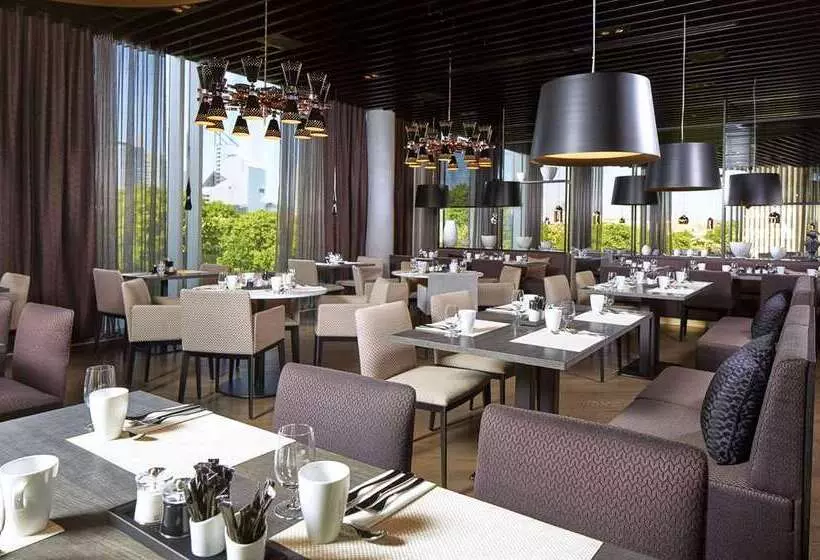 هتل Hilton Tallinn Park