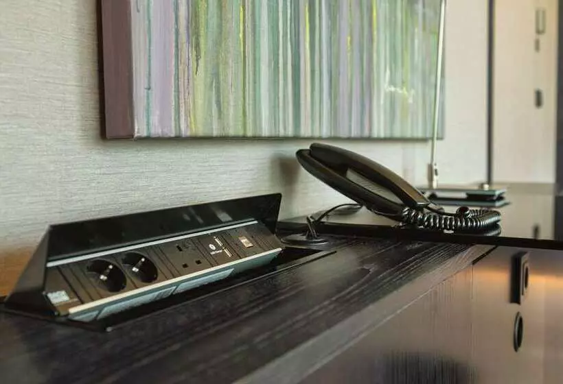 هتل Hilton Tallinn Park