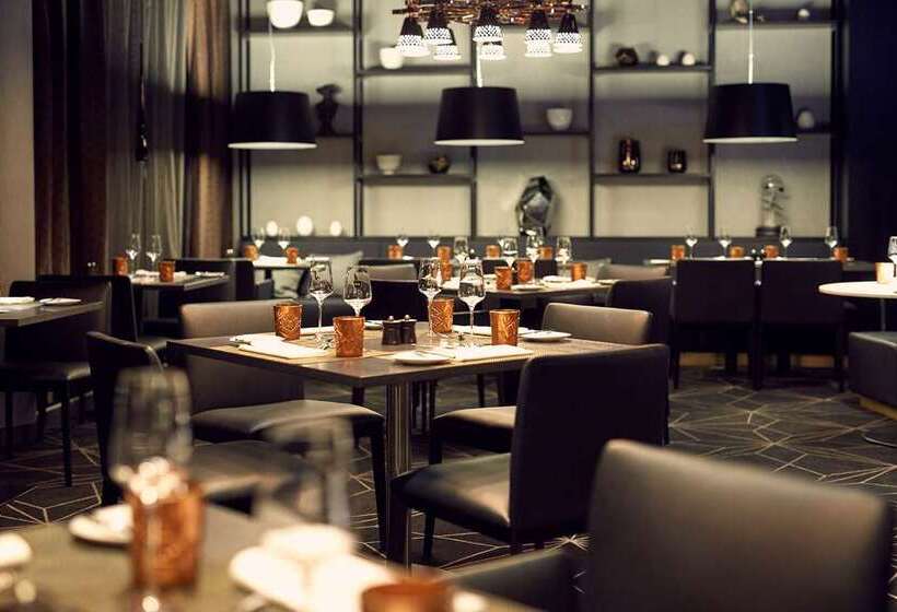 Отель Hilton Tallinn Park