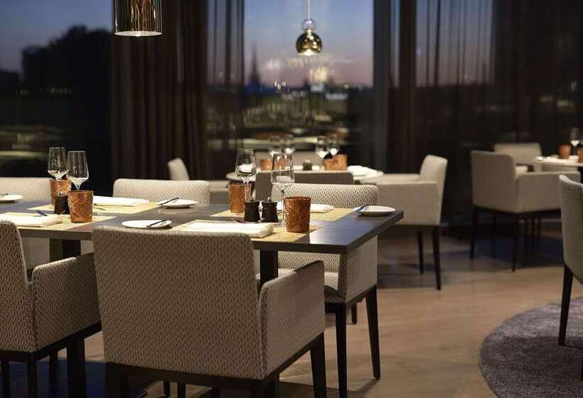 Отель Hilton Tallinn Park