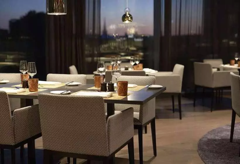 هتل Hilton Tallinn Park