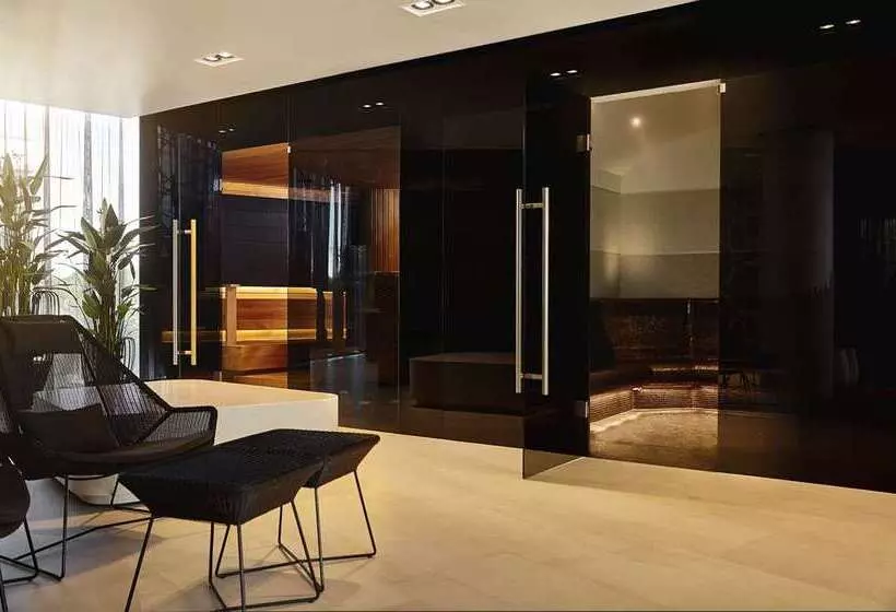 هتل Hilton Tallinn Park