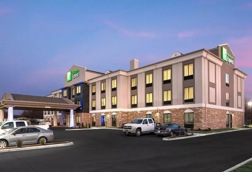 Отель Holiday Inn Express Hutchison, An Ihg