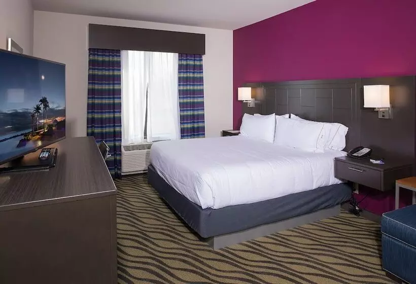 Отель Holiday Inn Express Hutchison, An Ihg