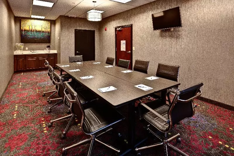 Отель Holiday Inn Express Hutchison, An Ihg