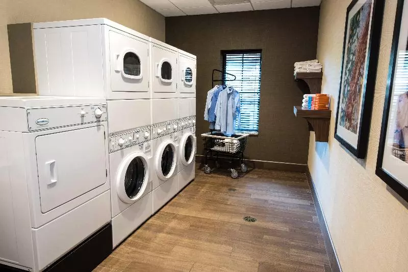 Отель Staybridge Suites Albany Wolf Rd Colonie Center, An Ihg