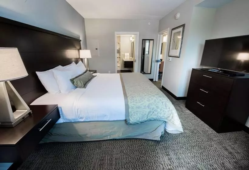 Отель Staybridge Suites Albany Wolf Rd Colonie Center, An Ihg