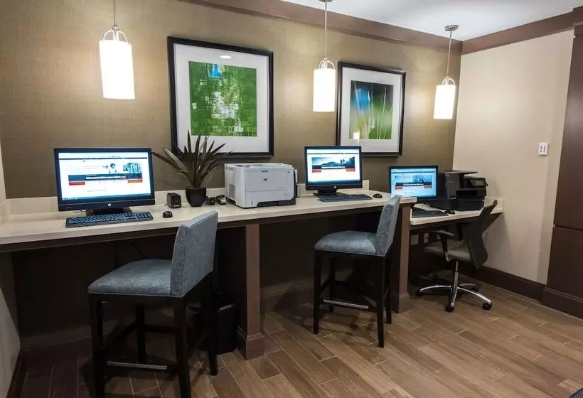 Отель Staybridge Suites Albany Wolf Rd Colonie Center, An Ihg