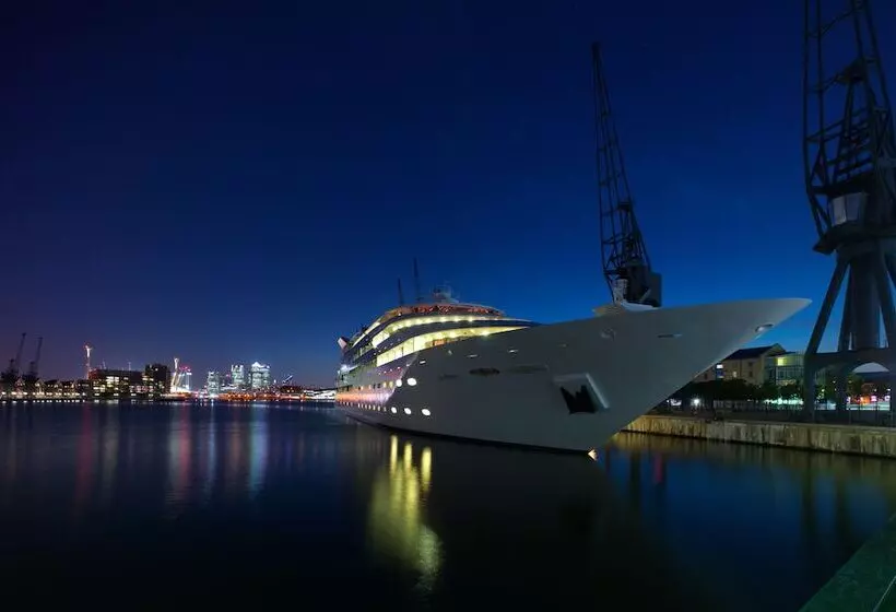 בית מלון כפרי Sunborn London Yacht