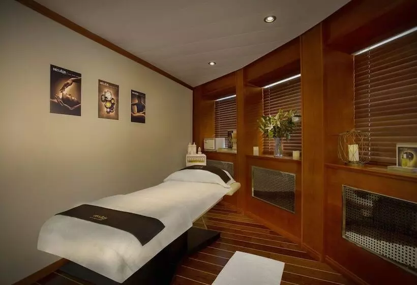 בית מלון כפרי Sunborn London Yacht