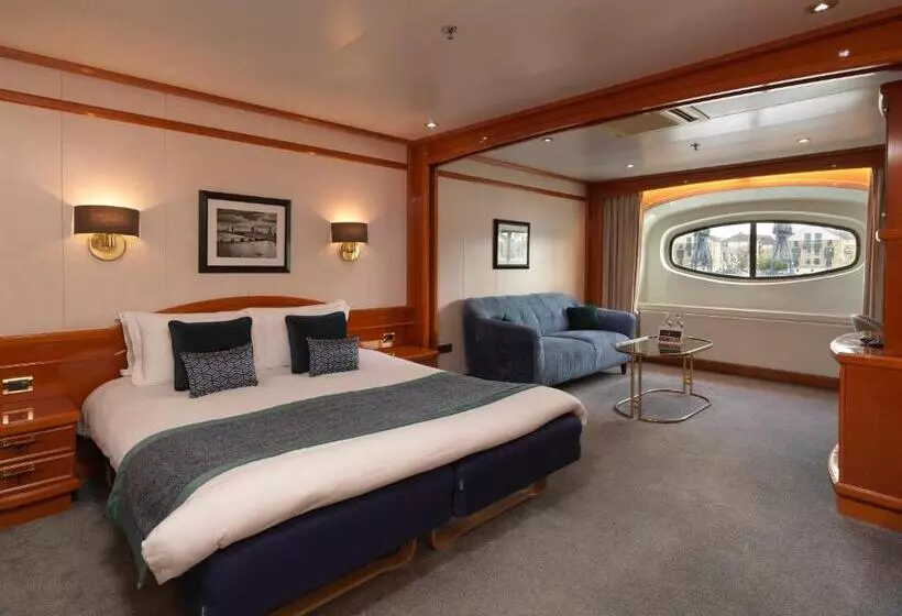 בית מלון כפרי Sunborn London Yacht