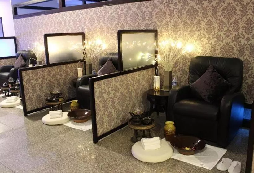 Hotelli Taw Win Garden