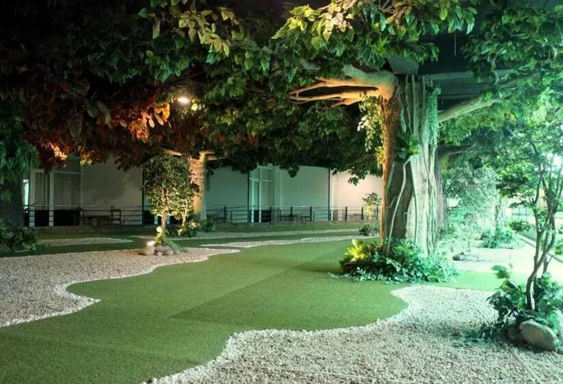 Hotelli Taw Win Garden