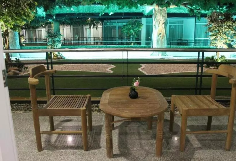 Hotelli Taw Win Garden