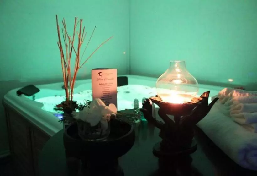 Hotelli Taw Win Garden