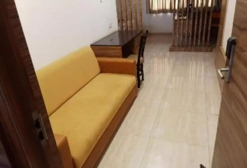 Hotelli Residenza Adhikrishna Arcade