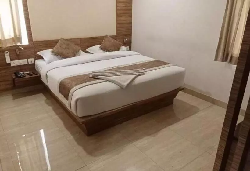 Hotelli Residenza Adhikrishna Arcade