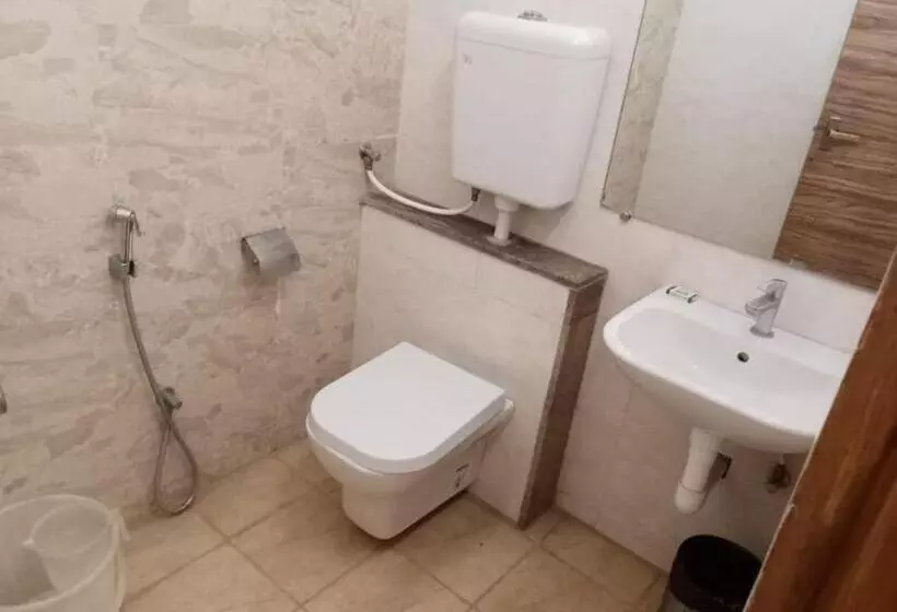 Hotelli Residenza Adhikrishna Arcade