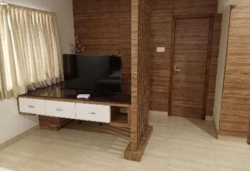 Hotel Residenza Adhikrishna Arcade