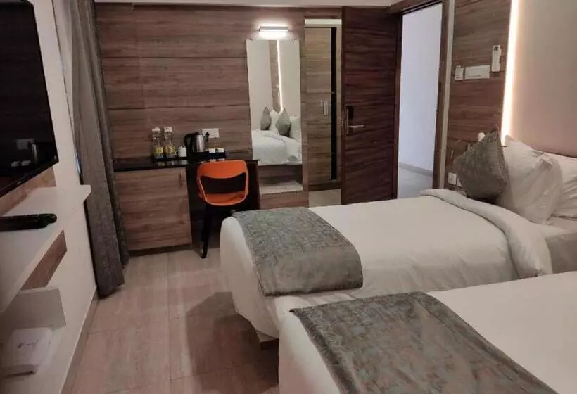 Hotelli Residenza Adhikrishna Arcade