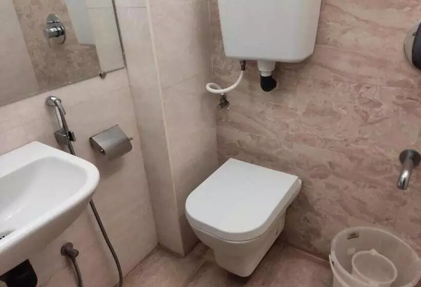 Hotelli Residenza Adhikrishna Arcade