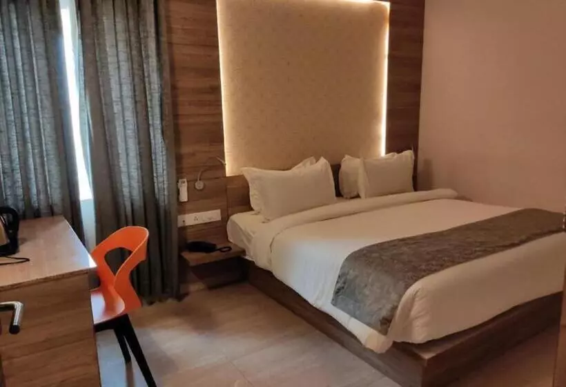 Hotelli Residenza Adhikrishna Arcade