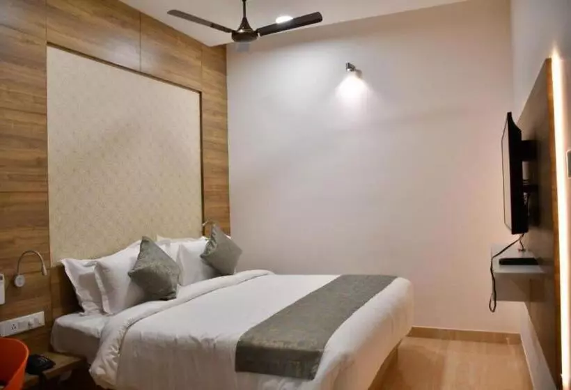 Hotelli Residenza Adhikrishna Arcade