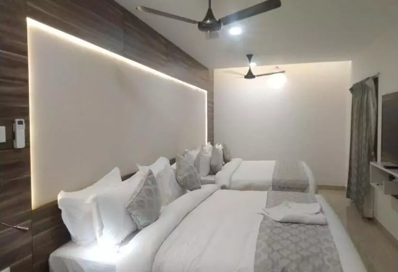 Hotelli Residenza Adhikrishna Arcade