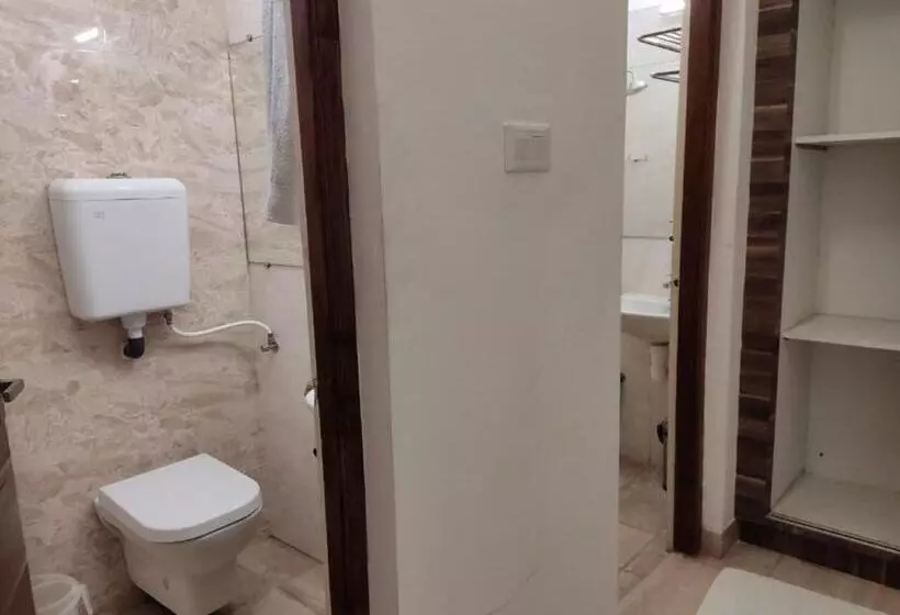 Hotelli Residenza Adhikrishna Arcade