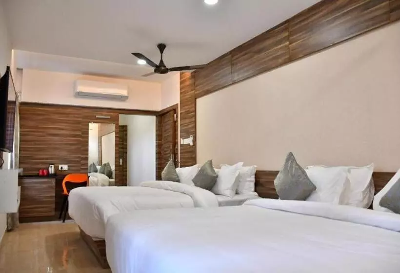 Hotelli Residenza Adhikrishna Arcade